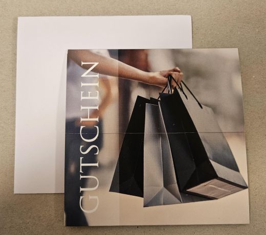 Gutschein Present Papiertüte grau/schwarz